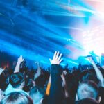 reading the crowd at a club