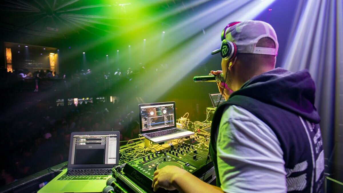 5 Simple Tips to Conquer Mic Fear illustrated by a dj using a mic during a club set